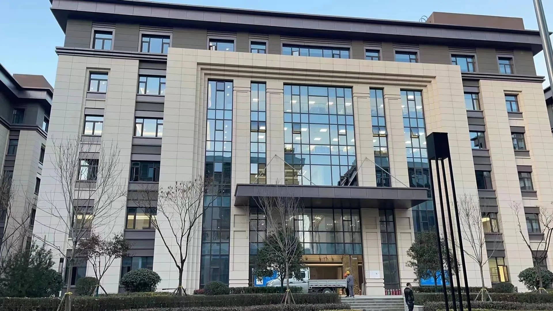 凈松助力“寰宇衛星”打造機房智能安全空間